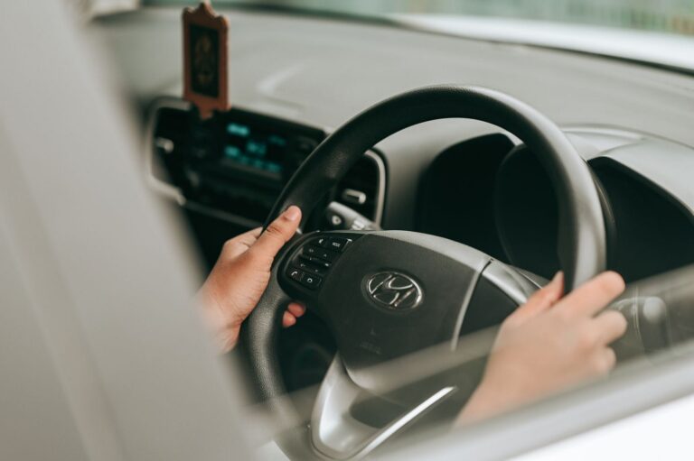 Kierowca bez doświadczenia – jak zacząć w Bolt i Uber?